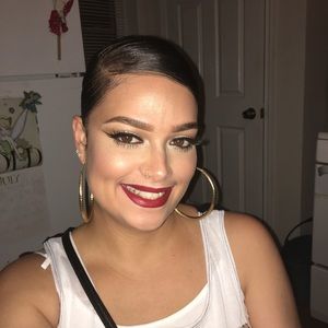 Meet your Posher, Crystal